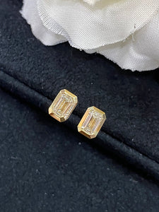 LUOWEND 18K Yellow Gold Real Natural Diamond Stud Earrings for Women