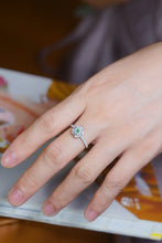 Load image into Gallery viewer, LUOWEND 18K White Gold Naturtal Green Diamond Ring for Women
